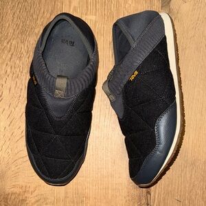 Teva Men’s Quilted Slip-On Loafers in Black and Gray size 10